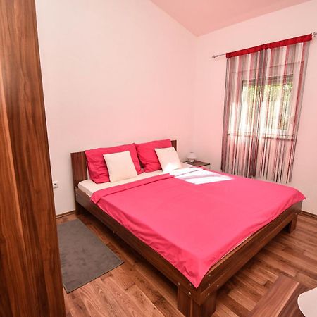 Apartmani Lukic ヴィル エクステリア 写真