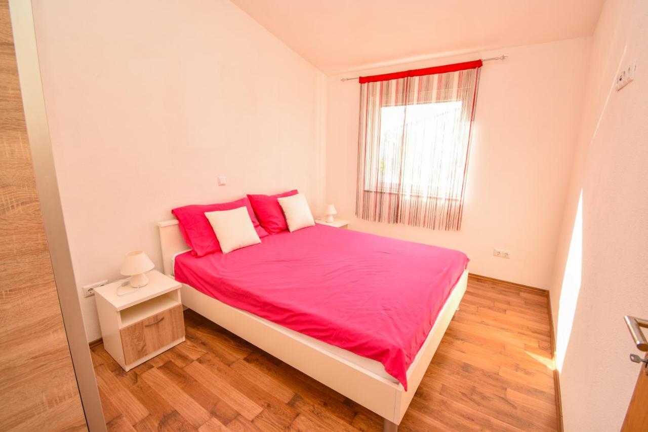 Apartmani Lukic ヴィル エクステリア 写真