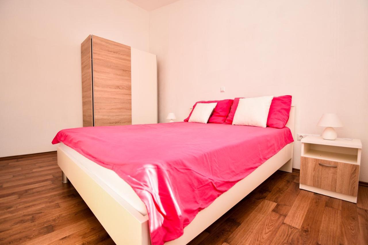 Apartmani Lukic ヴィル エクステリア 写真