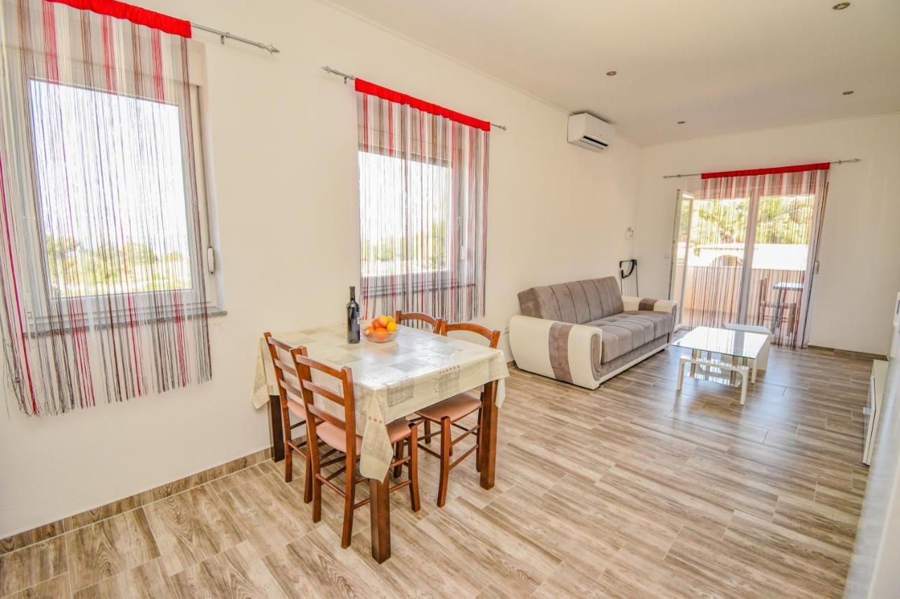 Apartmani Lukic ヴィル エクステリア 写真