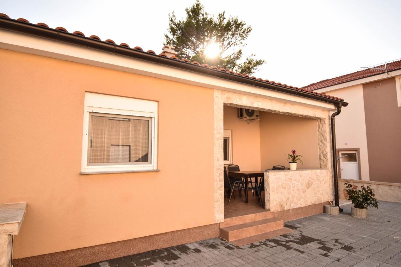 Apartmani Lukic ヴィル エクステリア 写真