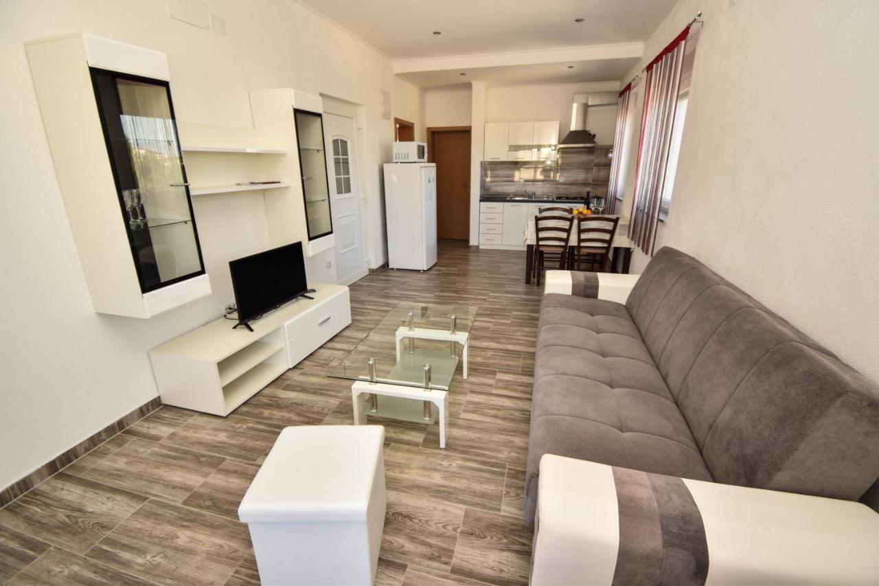 Apartmani Lukic ヴィル エクステリア 写真